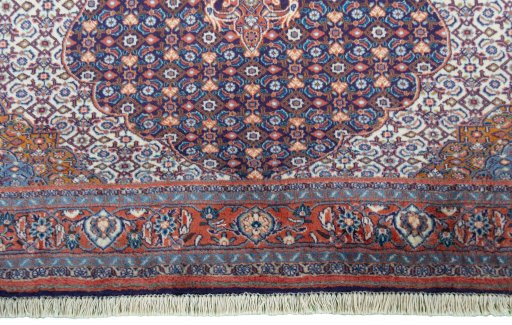 Close-up detail of 2000s Sarough rug from Iran / Persia showing Cork weave