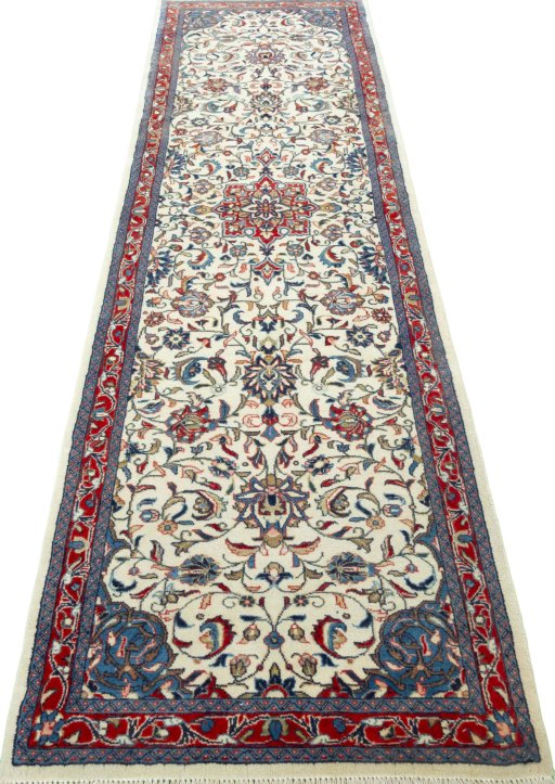 Surface texture of New Sarough rug with natural Wool and intricate pattern