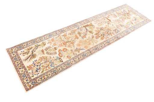 Corner detail of 1998s Sarough rug showing border pattern and Wool pile