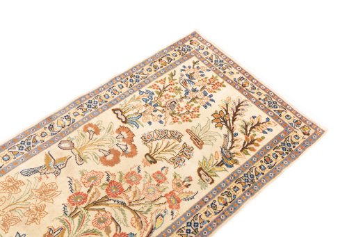 Surface texture of 1998s Sarough rug with natural Wool and intricate pattern
