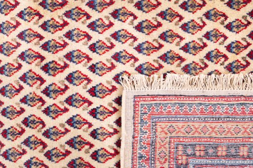 Close-up detail of 1975s Sarough rug from Iran / Persia showing Wool weave