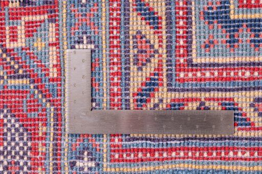 Close-up detail of 1975s Sarough rug from Iran / Persia showing Wool weave