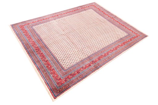 Corner detail of 1975s Sarough rug showing border pattern and Wool pile