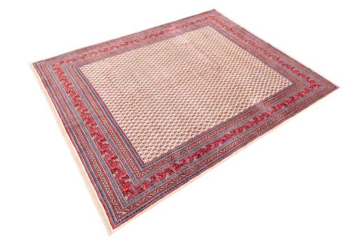 Close-up detail of 1975s Sarough rug from Iran / Persia showing Wool weave