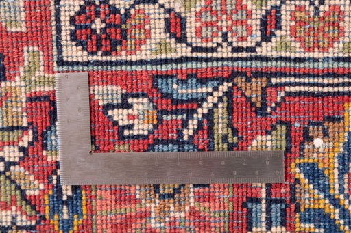 Close-up detail of 1975s Sarough rug from Iran / Persia showing Wool weave