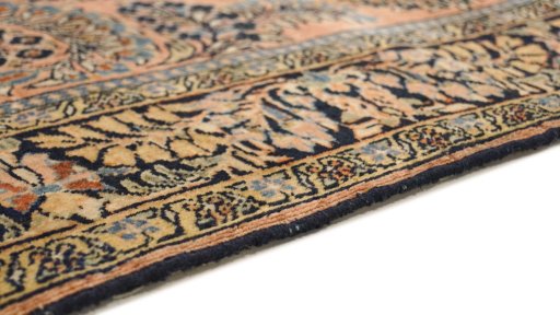 Central medallion detail of 1920s Sarough rug from Iran / Persia
