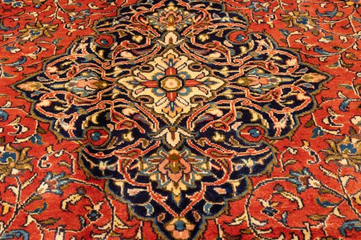 Corner detail of New Sarough rug showing border pattern and Wool pile