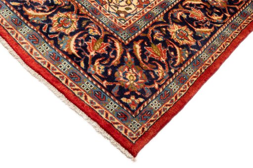 Central medallion detail of New Sarough rug from Iran / Persia