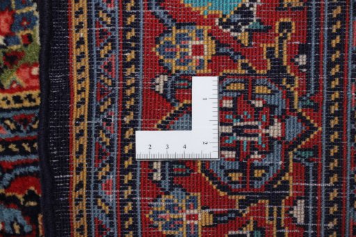 Corner detail of 1990s Sarough rug showing border pattern and Wool pile