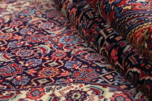 Full view of 1990s Sarough rug from Iran / Persia, 150 × 110 cm in Multi Color tones