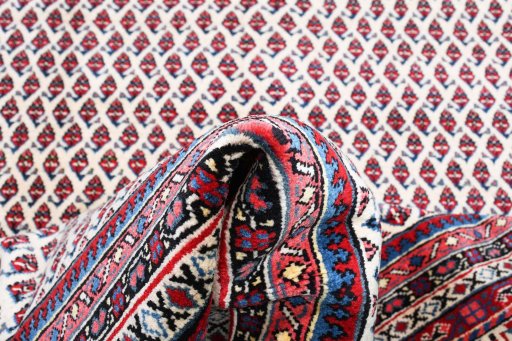 Corner detail of 2000s Sarough Mir rug showing border pattern and Wool pile