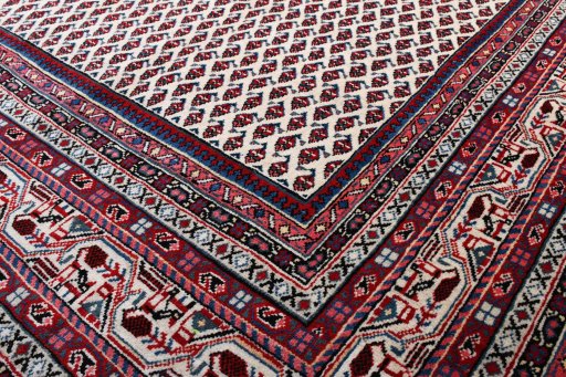 Central medallion detail of 2000s Sarough Mir rug from Iran / Persia