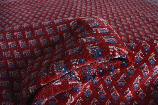 Corner detail of 2000s Sarough Mir rug showing border pattern and Wool pile