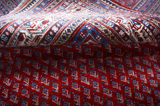 Close-up detail of 2000s Sarough Mir rug from Iran / Persia showing Wool weave