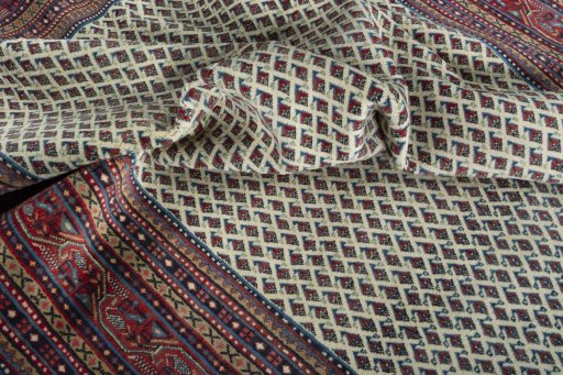 Corner detail of 2000s Sarough Mir rug showing border pattern and Wool pile