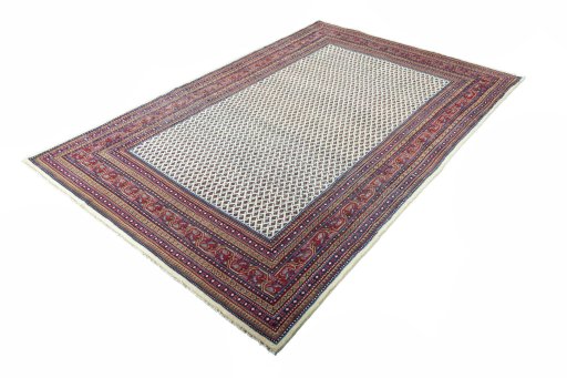 Corner detail of 2000s Sarough Mir rug showing border pattern and Wool pile