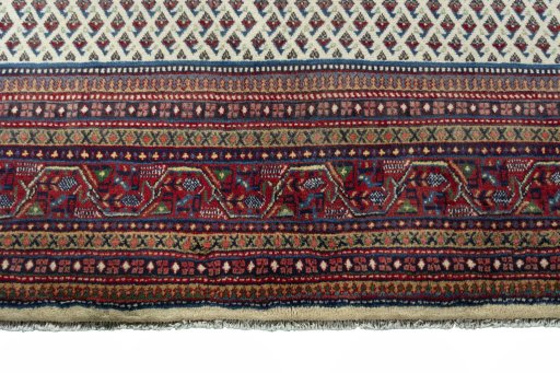 Central medallion detail of 2000s Sarough Mir rug from Iran / Persia