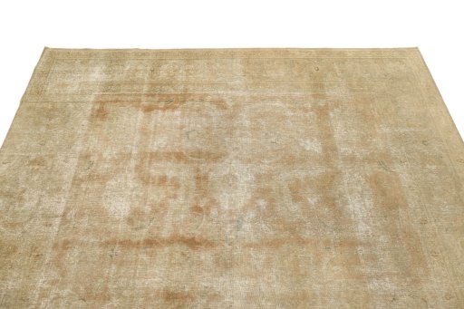 Surface texture of 1940s Tabriz rug with natural Wool and intricate pattern