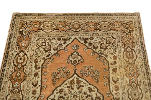 Surface texture of 1900s Tabriz rug with natural Wool and intricate pattern