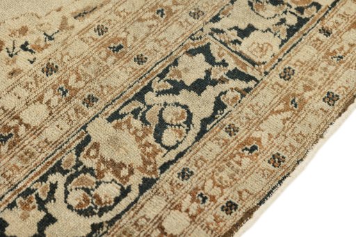 Central medallion detail of 1900s Tabriz rug from Iran / Persia