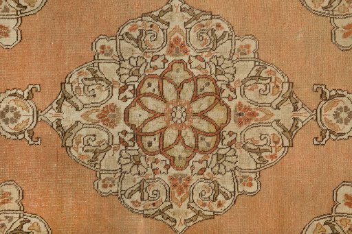 Close-up detail of 1900s Tabriz rug from Iran / Persia showing Wool weave