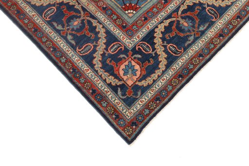 Backside of handmade 1900s Tabriz rug showing knot structure and weave density