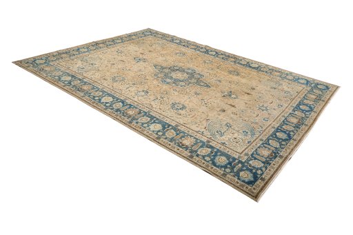 Close-up detail of 1920s Tabriz rug from Iran / Persia showing Wool weave