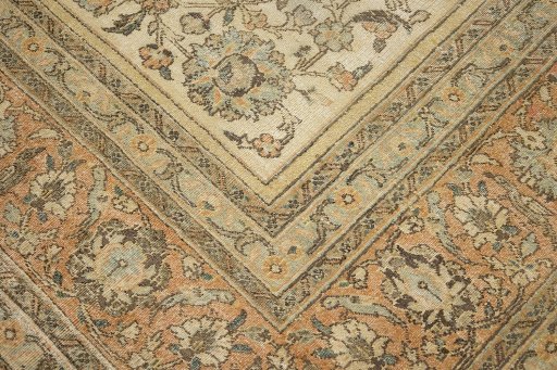 Close-up detail of 1900s Tabriz rug from Iran / Persia showing Wool weave