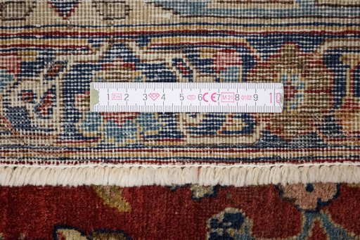 Close-up detail of 1920s Tabriz rug from Iran / Persia showing Wool weave