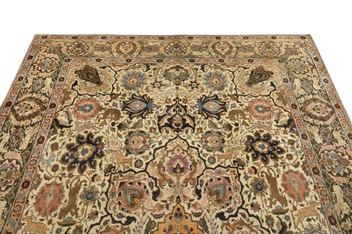 Surface texture of 1900s Tabriz rug with natural Wool and intricate pattern