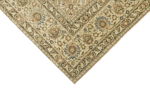 Central medallion detail of 1900s Tabriz rug from Iran / Persia