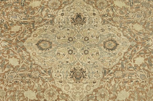 Close-up detail of 1900s Tabriz rug from Iran / Persia showing Wool weave