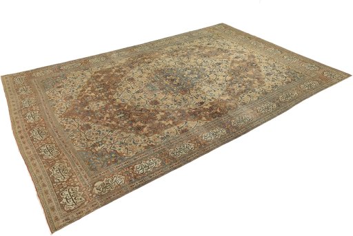 Corner detail of 1900s Tabriz rug showing border pattern and Wool pile