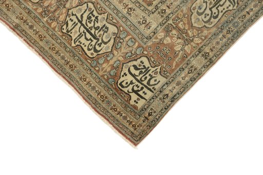 Surface texture of 1900s Tabriz rug with natural Wool and intricate pattern