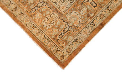 Backside of handmade 1900s Tabriz rug showing knot structure and weave density