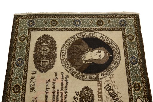 Surface texture of 1920s Tabriz rug with natural Wool and intricate pattern