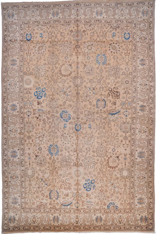 Full view of 1920s Tabriz rug from Iran / Persia, 508 × 343 cm in Terracotta tones