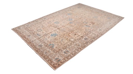 Corner detail of 1920s Tabriz rug showing border pattern and Wool pile