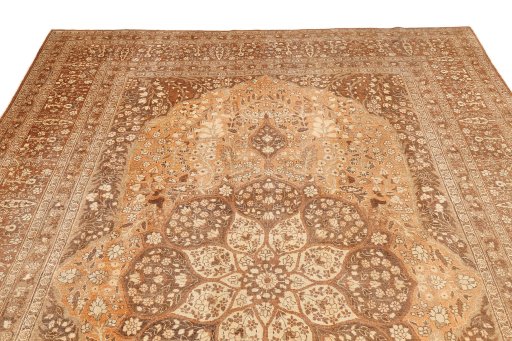 Surface texture of 1900s Tabriz rug with natural Wool and intricate pattern