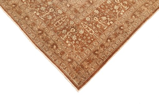 Central medallion detail of 1900s Tabriz rug from Iran / Persia