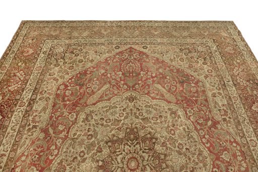 Surface texture of 1900s Tabriz rug with natural Wool and intricate pattern