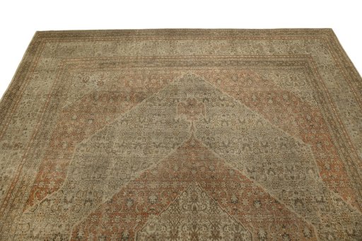 Surface texture of 1900s Tabriz rug with natural Wool and intricate pattern