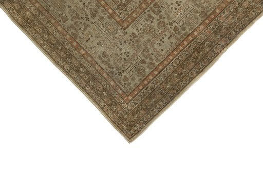 Backside of handmade 1900s Tabriz rug showing knot structure and weave density