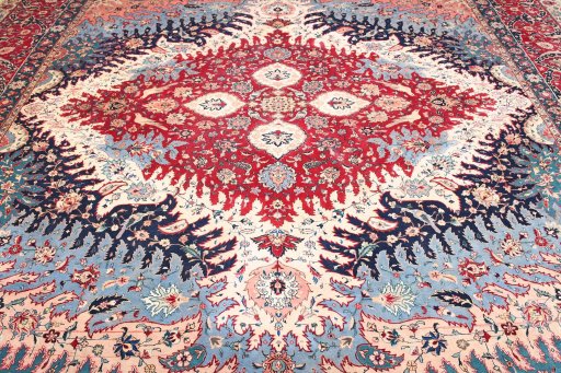 Full view of 1930s Tabriz rug from Iran / Persia, 541 × 348 cm in Multi Color tones