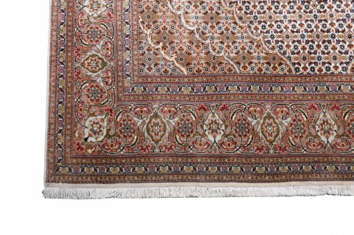 Close-up detail of New Tabriz rug from Iran / Persia showing Cork weave