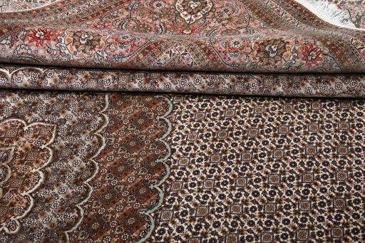Central medallion detail of New Tabriz rug from Iran / Persia