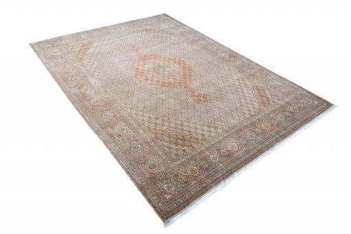 Close-up detail of New Tabriz rug from Iran / Persia showing Cork weave