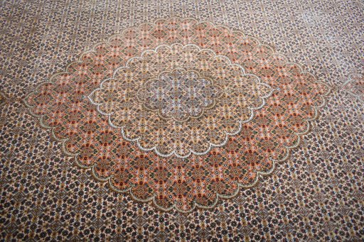 Central medallion detail of New Tabriz rug from Iran / Persia