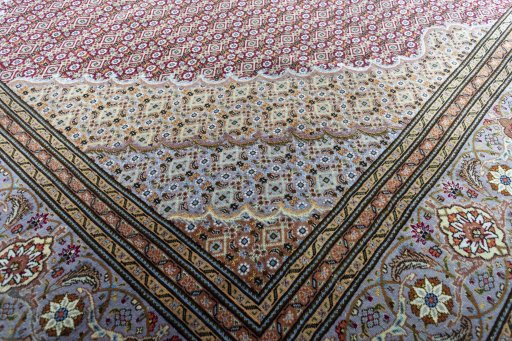 Close-up detail of New Tabriz rug from Iran / Persia showing Cork weave
