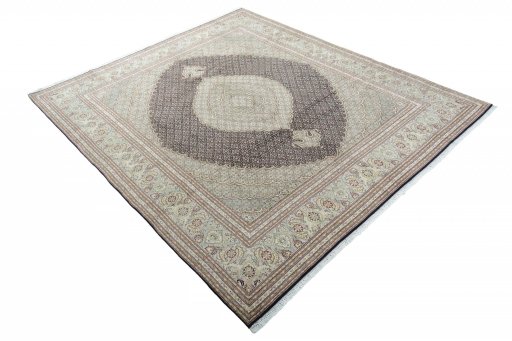 Close-up detail of New Tabriz rug from Iran / Persia showing Cork weave